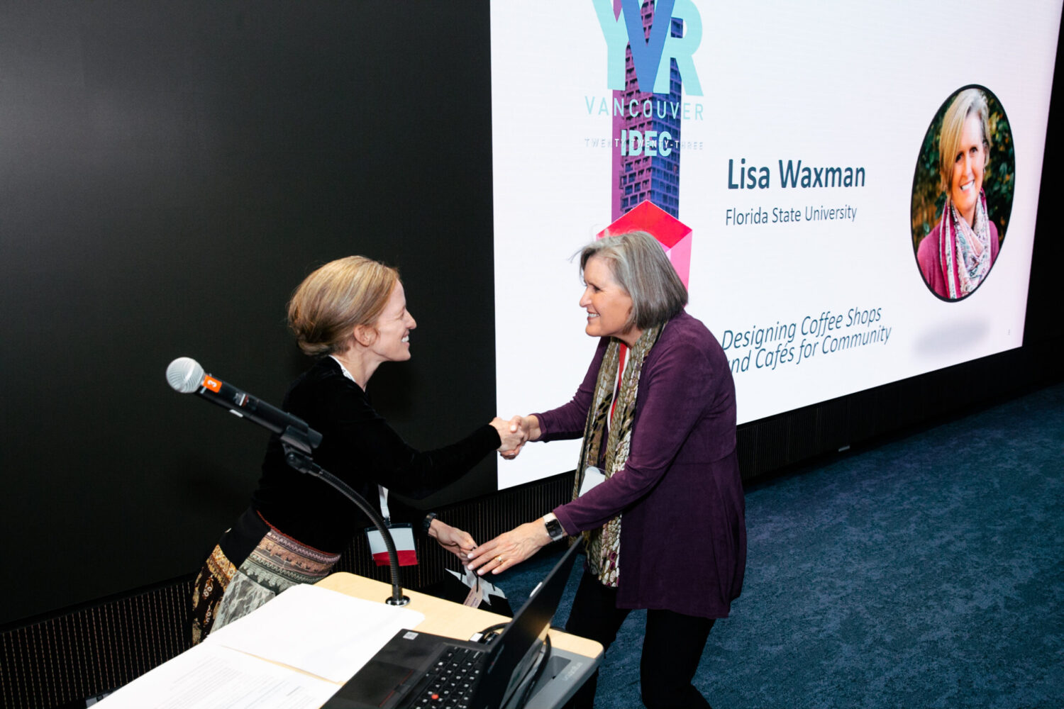 Lisa Waxman receiving an award from Laura Cole.